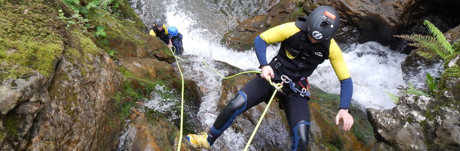 Practicando el barranquismo en Asturias