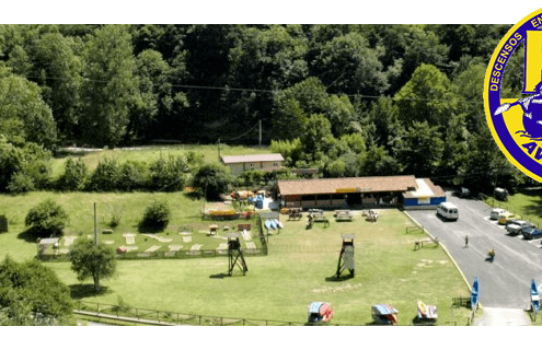 Instalaciones de K2 a orilla del río Sella en Cangas de Onís, Asturias