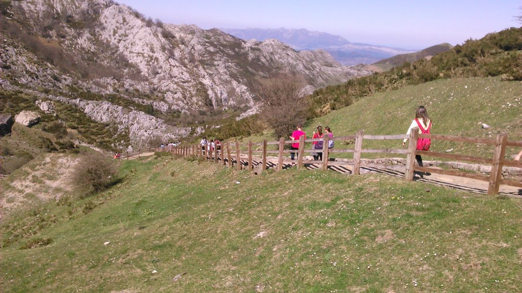 Excursiones senderismo para colegios en los picos de europa