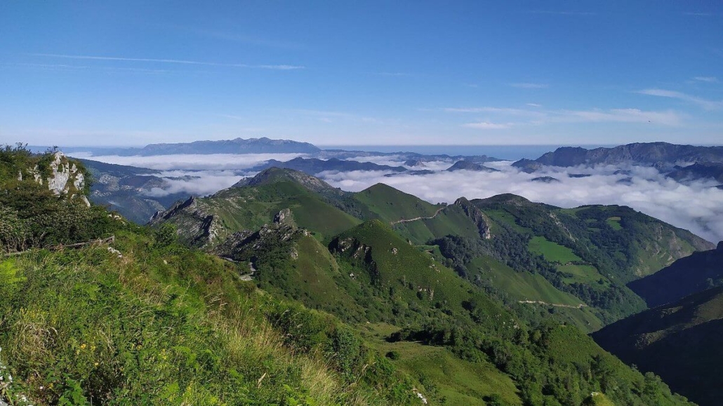 lagos de covadonga mirador de la reina